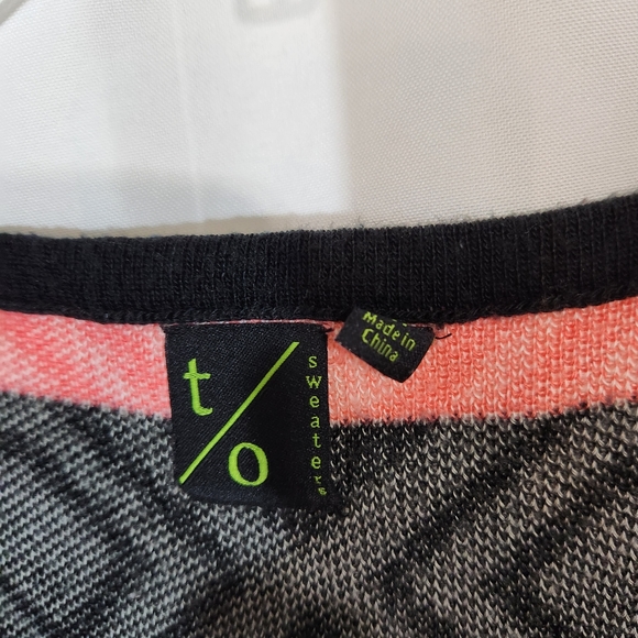 T/O SWEATERS DRESS WOMEN'S SIZE M PINK GEOMETRIC SWEATER A-77 - Picture 4 of 11